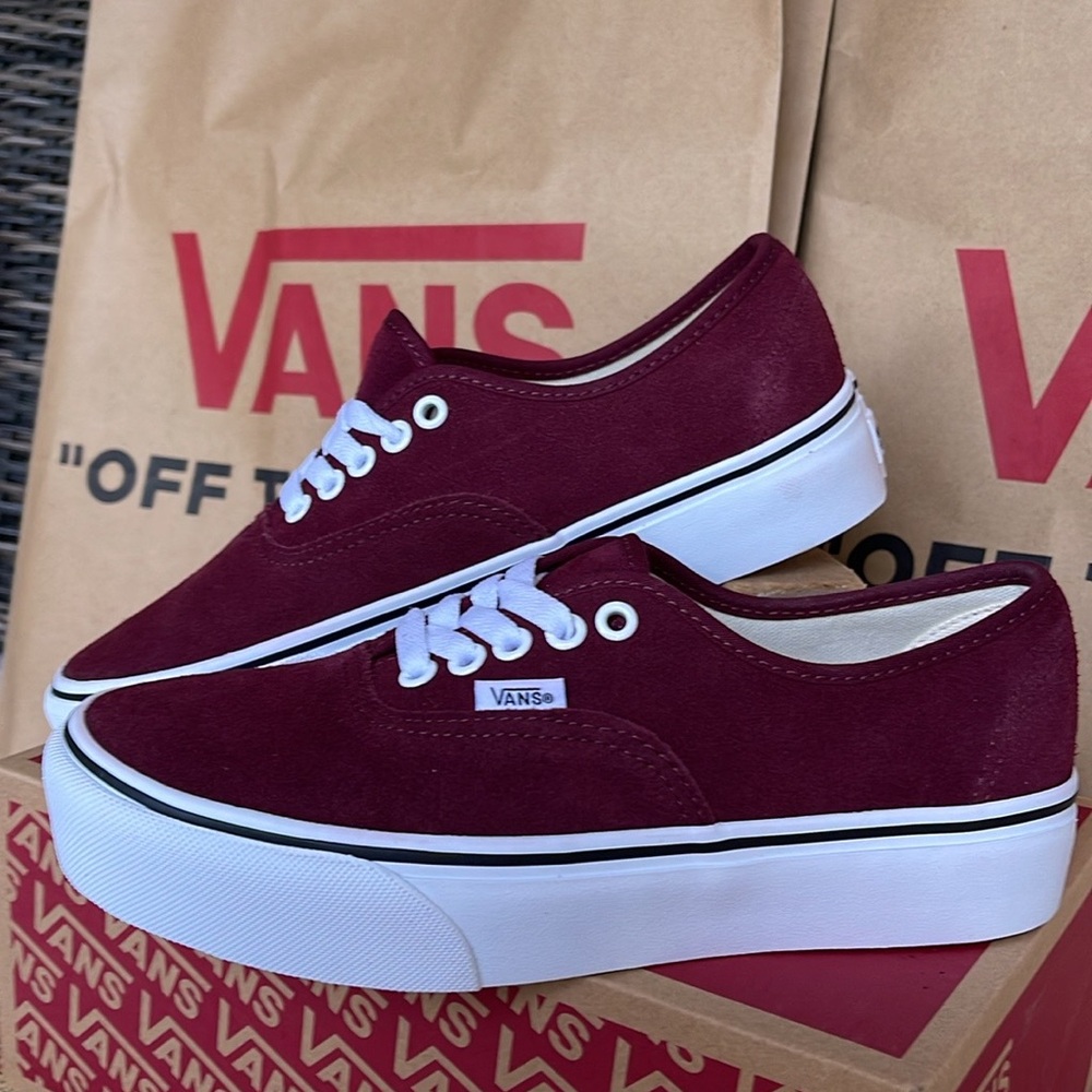 Vans WMNS Authentic Platfor
(Suede) Port Royale/True
VN0ARAVRJNR Platforms - Picture 7 of 16